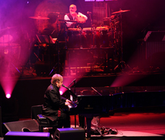 Elton John och Ray Cooper i Albert Hall förra året.
