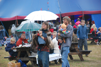 Det blev en regnig Backafestival i år.