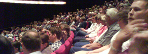 Det var fullsatt framför stora scenen på Helsingborgs stadsteater igårkväll.