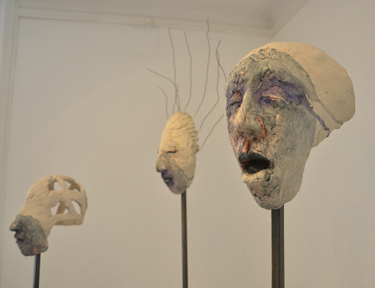Yvonne Nimars skulpturhuvuden.