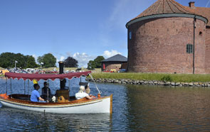 Flodbåt på Citadellets inre vallgrav.